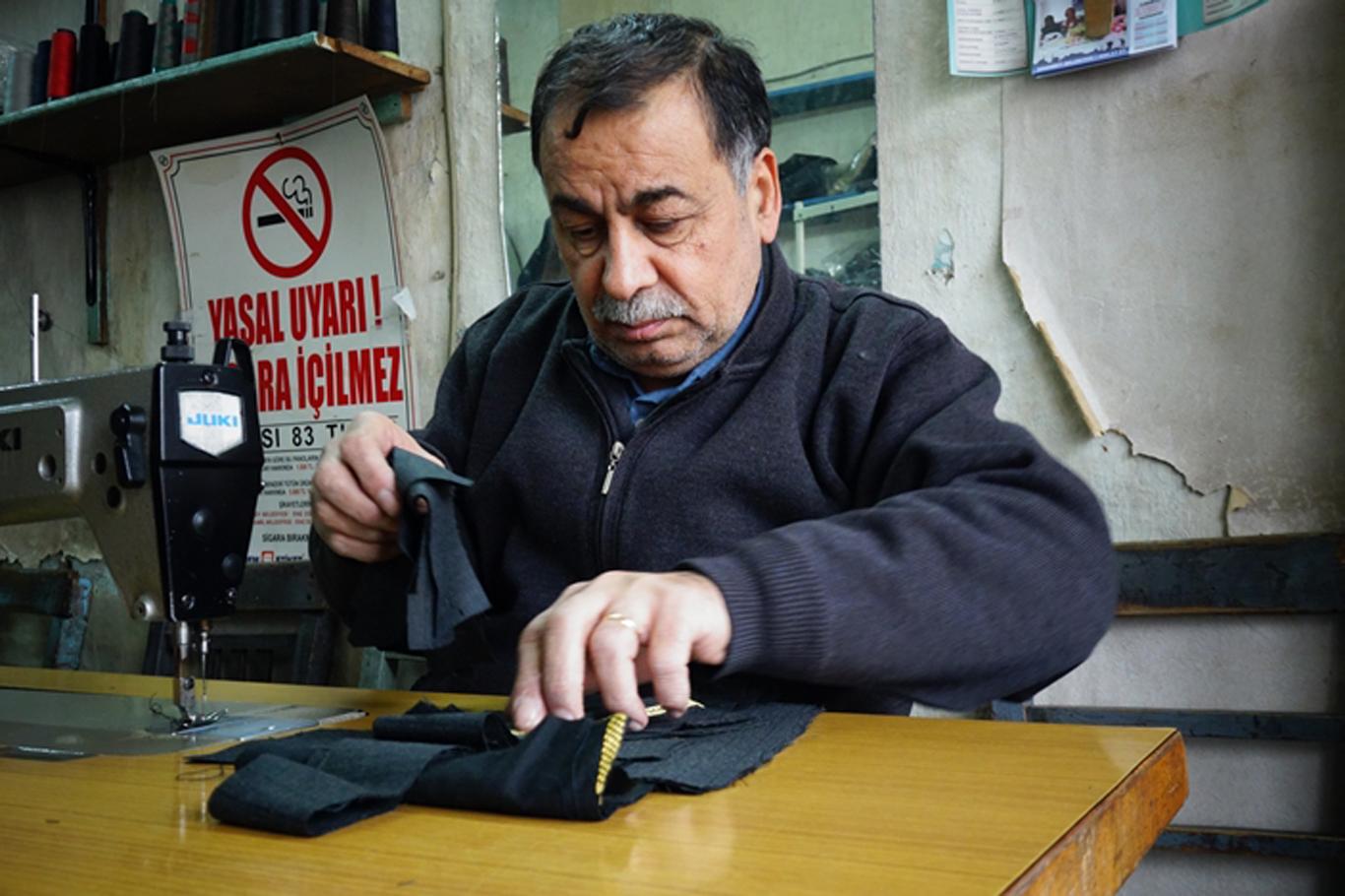 Baba mesleğini sadık müşterileri sayesinde devam ettiriyor Baba mesleğini sadık müşterileri sayesinde devam ettiriyor